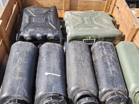 Partij jerrycans - afbeelding 5 van  5