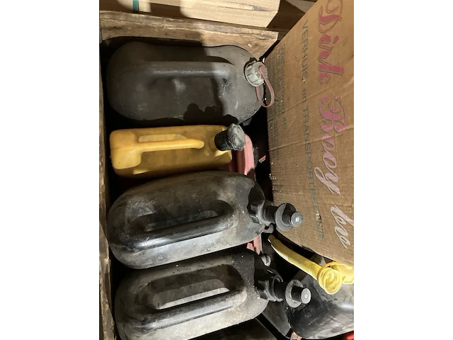 Partij jerrycans - afbeelding 5 van  6