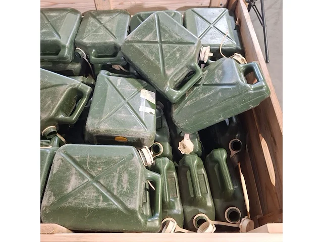 Partij jerrycans - afbeelding 5 van  6