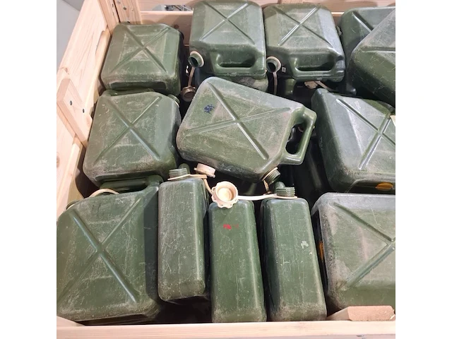 Partij jerrycans - afbeelding 6 van  6