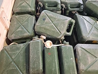 Partij jerrycans - afbeelding 6 van  6
