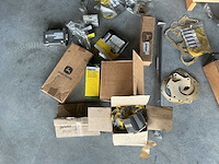 Partij john deere onderdelen - afbeelding 2 van  7