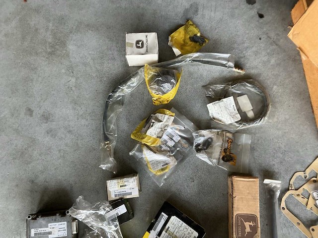 Partij john deere onderdelen - afbeelding 4 van  7