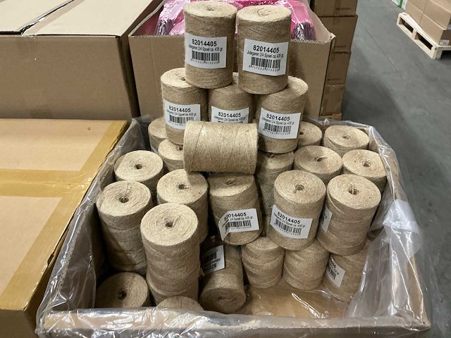Partij jute garen 2/4 spoel ca. 435gr (385x) - afbeelding 2 van  4
