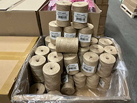 Partij jute garen 2/4 spoel ca. 435gr (385x) - afbeelding 2 van  4