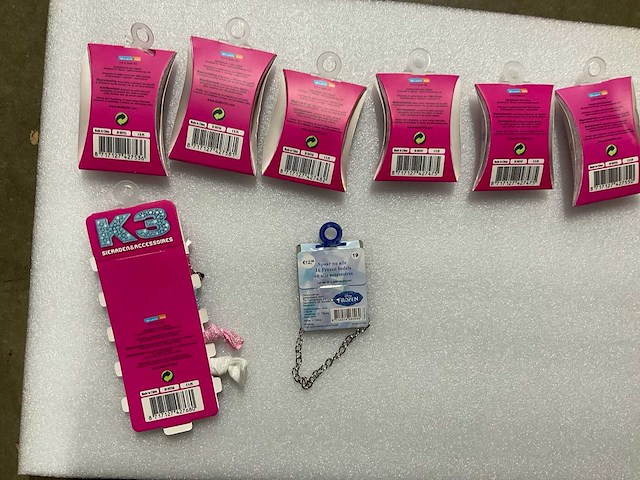 Partij k3 sierraden, fietsbellen en frozen armbanden - afbeelding 3 van  3
