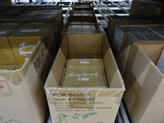 Partij kaarsen, geurproducten, handcrème en woningaccessoires, circa 2340 items - afbeelding 16 van  29