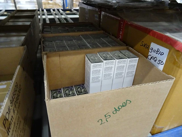Partij kaarsen, geurproducten, handcrème en woningaccessoires, circa 2340 items - afbeelding 17 van  29