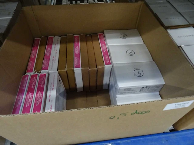 Partij kaarsen, geurproducten, handcrème en woningaccessoires, circa 2340 items - afbeelding 23 van  29