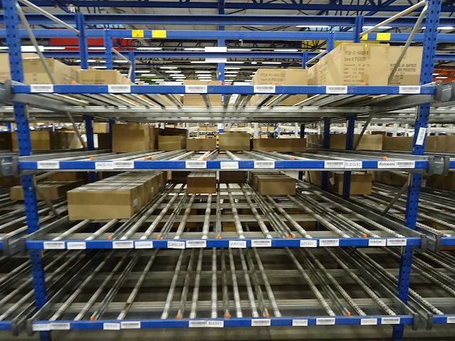 Partij kaarsen, geurproducten, handcrème en woningaccessoires, circa 2340 items - afbeelding 11 van  29