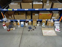 Partij kaarsen, geurproducten, handcrème en woningaccessoires, circa 2340 items - afbeelding 26 van  29