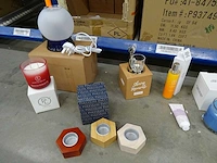 Partij kaarsen, geurproducten, handcrème en woningaccessoires, circa 2340 items - afbeelding 12 van  29