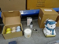 Partij kaarsen, geurproducten, handcrème en woningaccessoires, circa 2340 items - afbeelding 29 van  29