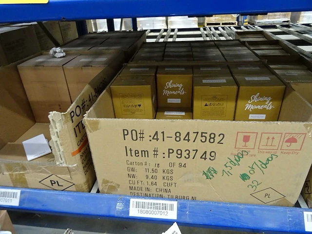 Partij kaarsen, geurproducten, handcrème en woningaccessoires, circa 2340 items - afbeelding 28 van  29