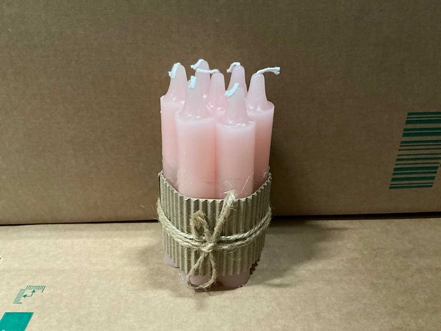 Partij kaarsen roze h12xø2cm 7/per bundel (384x) - afbeelding 1 van  3