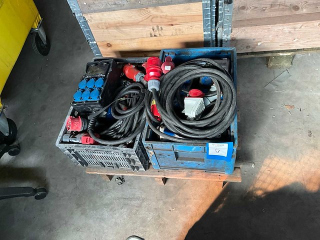 Partij kabel en krachtstroom verdeelblok - afbeelding 1 van  4