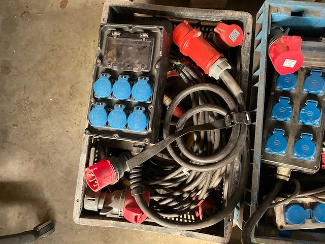Partij kabel en krachtstroom verdeelblok - afbeelding 4 van  4