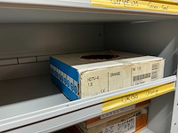 Partij kabel en robotconnectoren in stalen vakkenkast (2x) - afbeelding 2 van  51