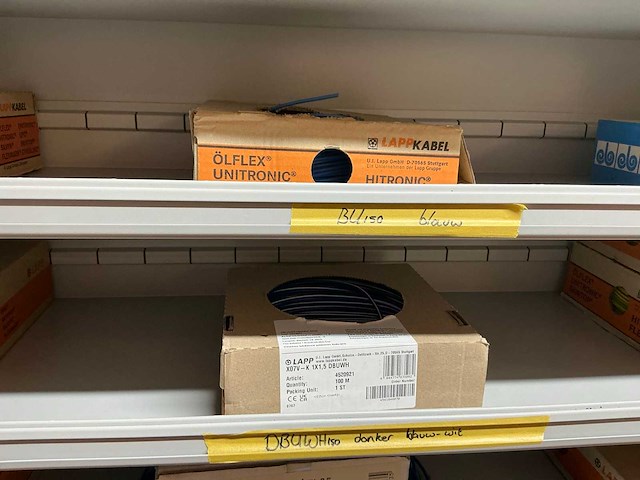 Partij kabel en robotconnectoren in stalen vakkenkast (2x) - afbeelding 3 van  51