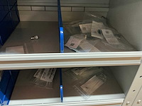 Partij kabel en robotconnectoren in stalen vakkenkast (2x) - afbeelding 14 van  51