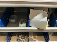 Partij kabel en robotconnectoren in stalen vakkenkast (2x) - afbeelding 17 van  51