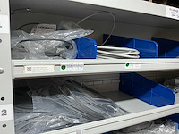 Partij kabel en robotconnectoren in stalen vakkenkast (2x) - afbeelding 26 van  51