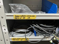 Partij kabel en robotconnectoren in stalen vakkenkast (2x) - afbeelding 30 van  51