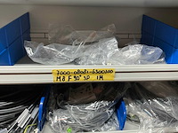 Partij kabel en robotconnectoren in stalen vakkenkast (2x) - afbeelding 32 van  51
