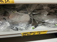 Partij kabel en robotconnectoren in stalen vakkenkast (2x) - afbeelding 36 van  51