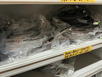 Partij kabel en robotconnectoren in stalen vakkenkast (2x) - afbeelding 37 van  51