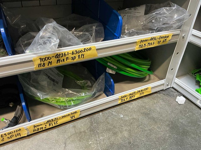 Partij kabel en robotconnectoren in stalen vakkenkast (2x) - afbeelding 47 van  51