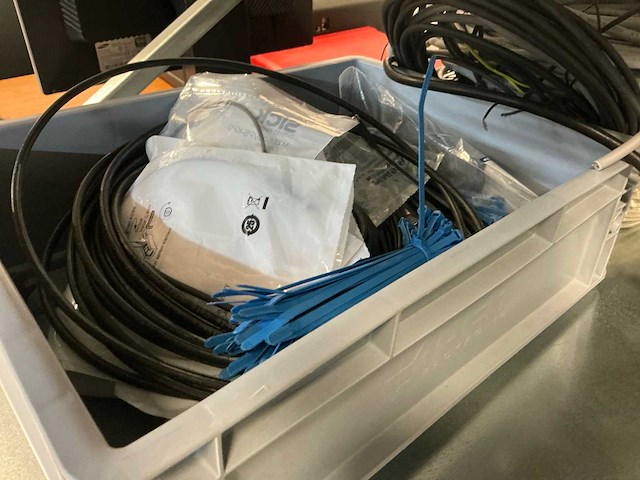 Partij kabel in 4 secties stelling - afbeelding 44 van  44