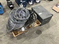 Partij kabel, slang en elektratoebehoren - afbeelding 1 van  6