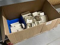 Partij kabeldozen en stopcontacten - afbeelding 1 van  3