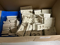 Partij kabeldozen en stopcontacten - afbeelding 2 van  3