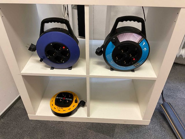 Partij kabelhaspels, 4 stuks - afbeelding 1 van  2