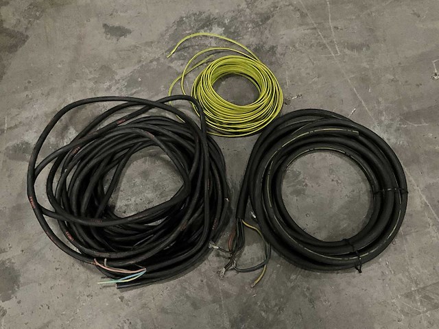 Partij kabels: 20mtr 5g6mm, 33mtr h07v-r aardedraad, 9mtr 5g8mm - afbeelding 1 van  4