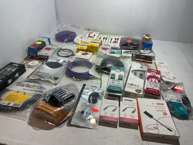 Partij kabels adapters 33 stuks nedis, xtorm, jvc - afbeelding 1 van  10