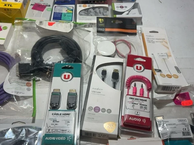 Partij kabels adapters 33 stuks nedis, xtorm, jvc - afbeelding 5 van  10