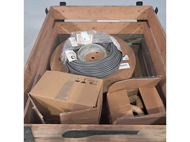 Partij kabels en 1x kabel op houten haspel - afbeelding 2 van  7