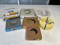 Partij kabels en installatiedraad