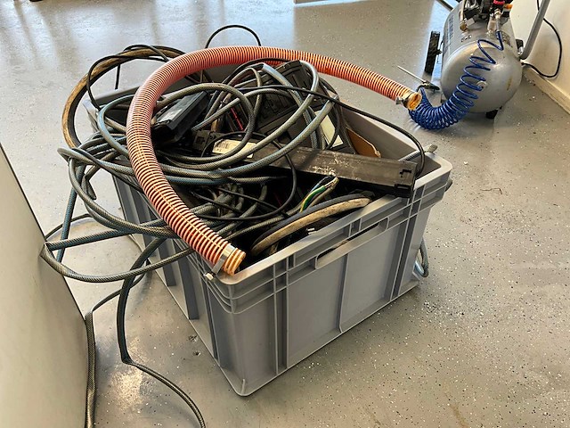 Partij kabels en slangen - afbeelding 1 van  3