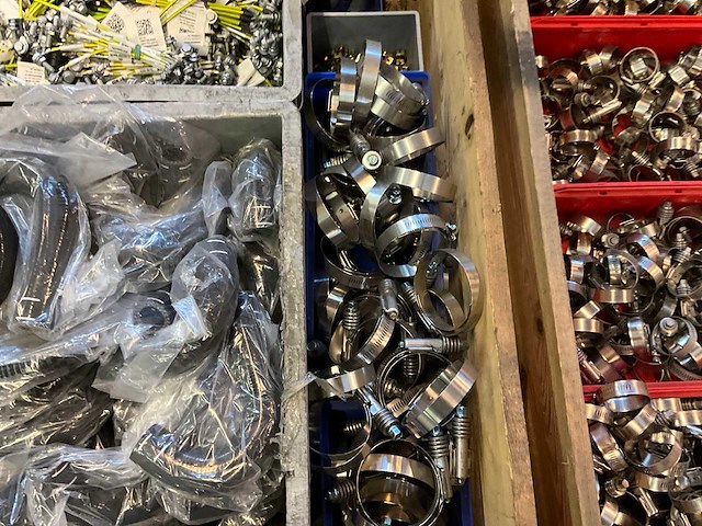 Partij kabels, klemmen en koppelingen - afbeelding 7 van  8