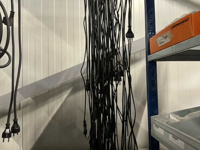 Partij kabels met stekkers - afbeelding 4 van  5