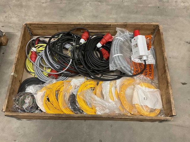 Partij kabels - afbeelding 1 van  5