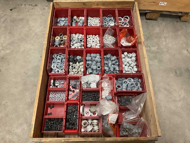 Partij kabelwartels en toebehoren - afbeelding 1 van  3