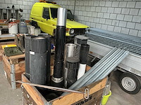 Partij kachelpijpen en loodgietersmateriaal - afbeelding 1 van  6