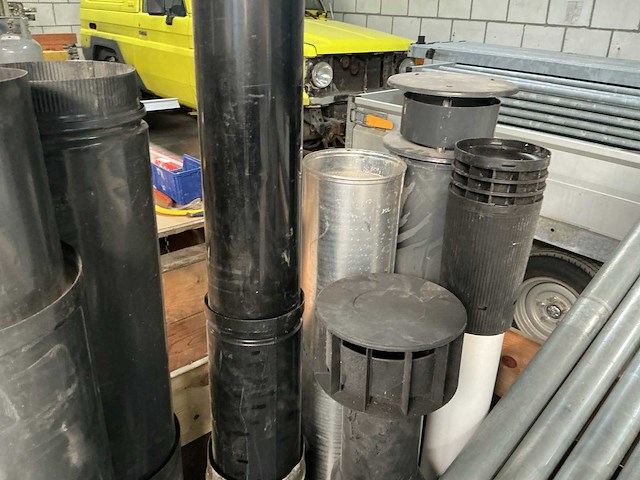 Partij kachelpijpen en loodgietersmateriaal - afbeelding 3 van  6