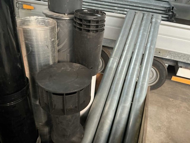 Partij kachelpijpen en loodgietersmateriaal - afbeelding 5 van  6