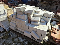 Partij kalkzandsteen - afbeelding 2 van  3